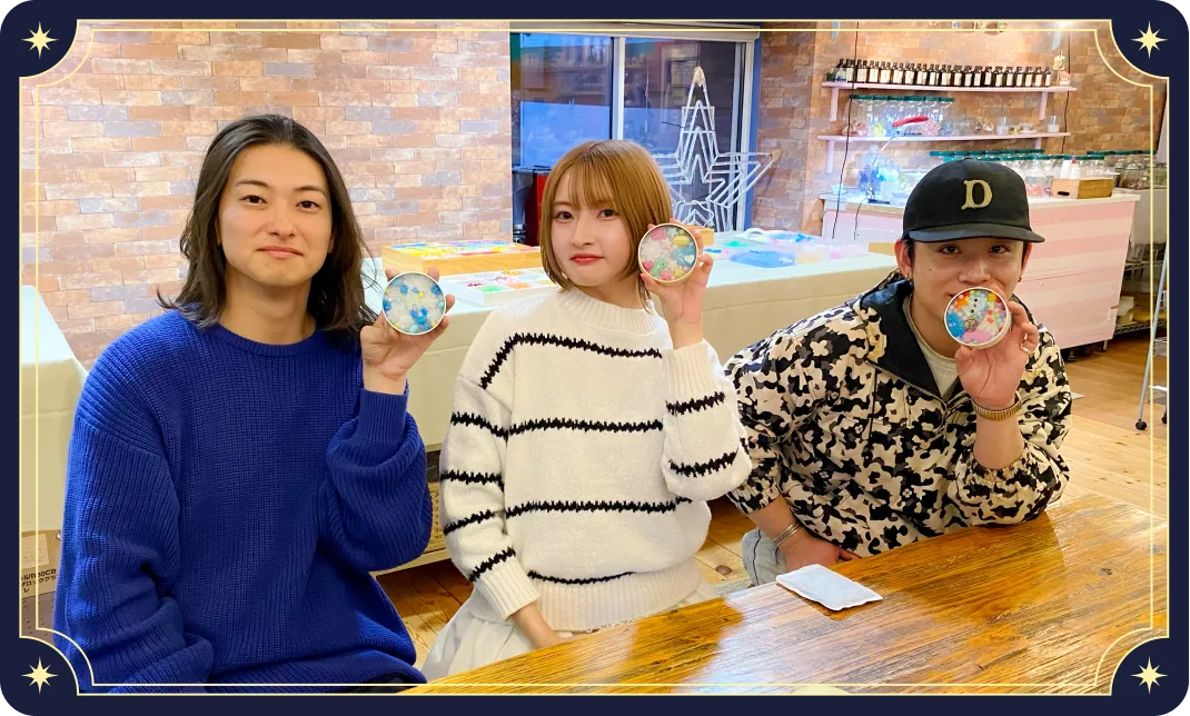 モノづくりをする出演者